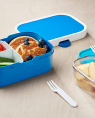 107440014300 lunchbox met lunch en fruitbox