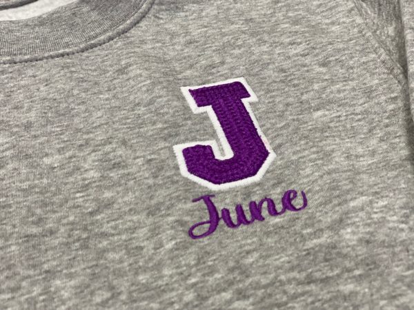 sudaderainicialesgris2