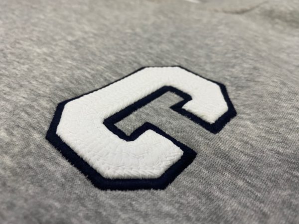 sudaderainicialesgris3bordado